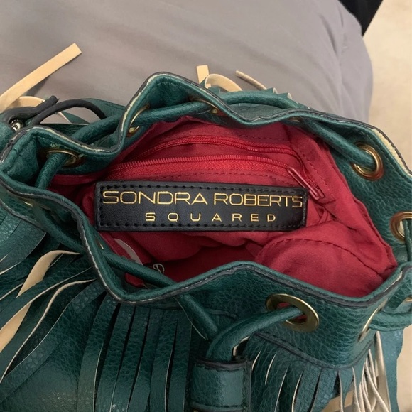 Crossbody. - Picture 4 of 7